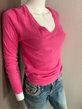 Active Basic Bright Pink V-Neck Sweater